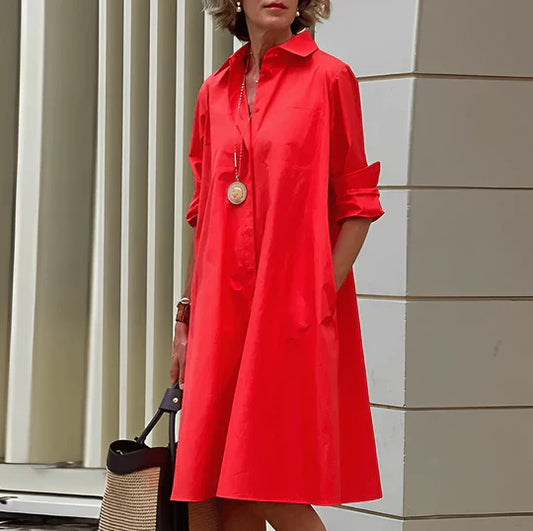 https://cdn.shopify.com/s/files/1/0766/0994/5927/files/Rot_Hemdblusenkleid_mit_Umlegekragen_und_Dreiviertel_rmel.webp?v=1722544592